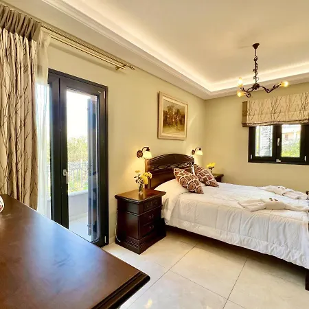 Heart House With Private Pool By Dadovillas * Akharavi