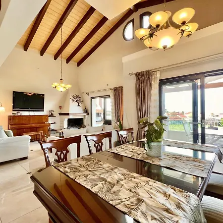 Heart House With Private Pool By Dadovillas Villa Akharavi